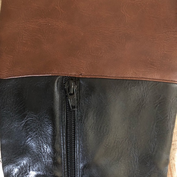 Beautiful pair of Two Toned Boots 🖤🤎 - Picture 6 of 8